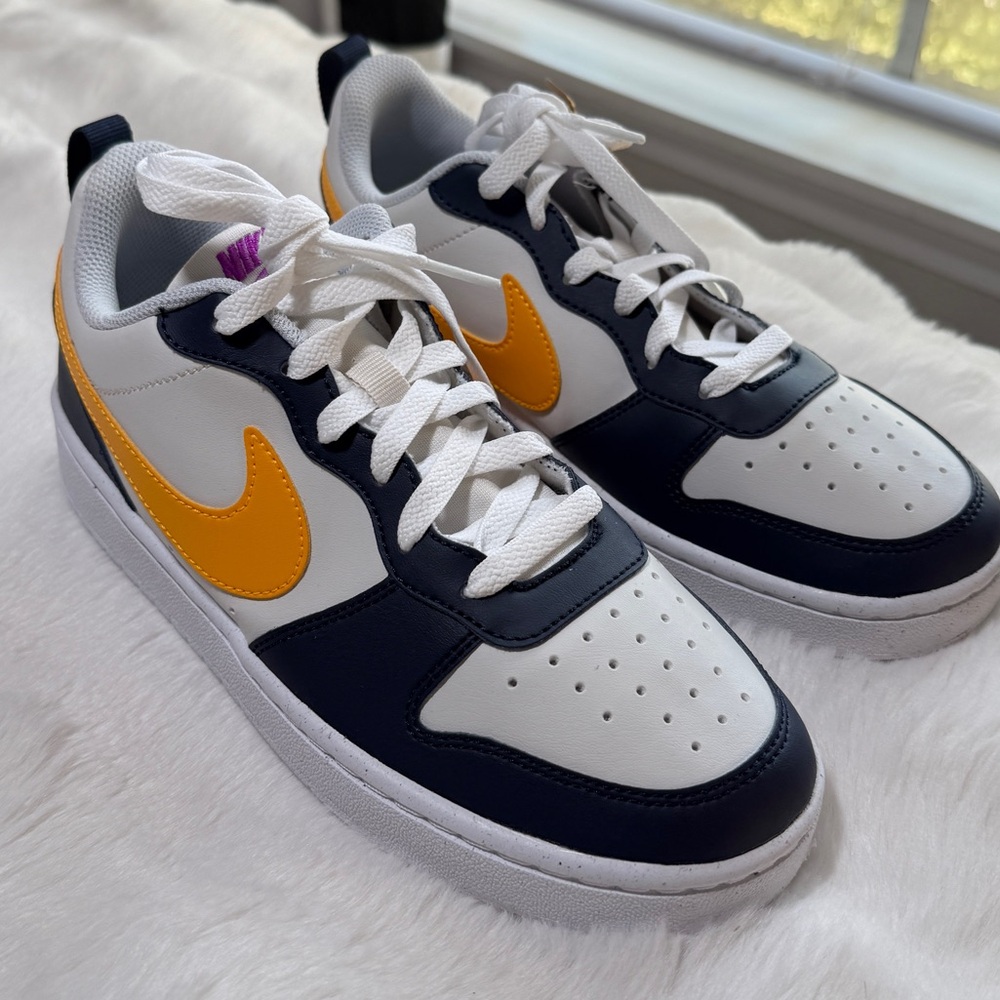 Nike Navy and White Shoes with Yellow |Size 6Y | UNISEX